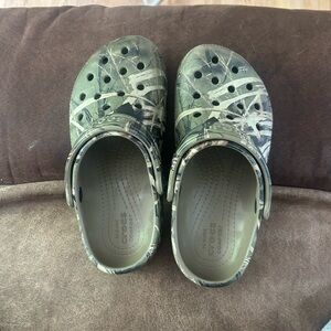 Camo crocs toddler/little kid